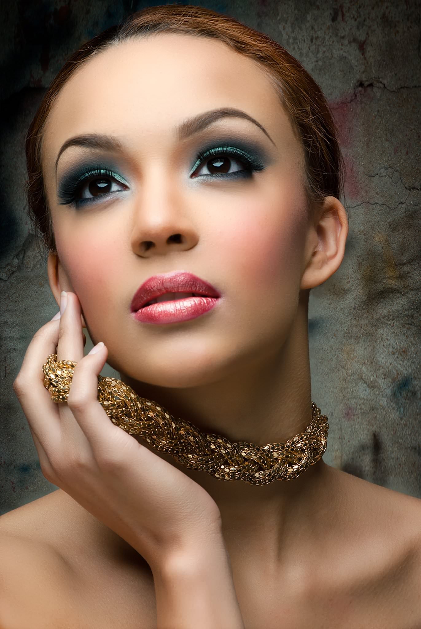 branding photos for professionals Dallas – bold editorial portrait of empowered woman with luxury styling